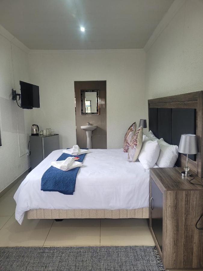Palm Guesthouse Zeerust Extérieur photo